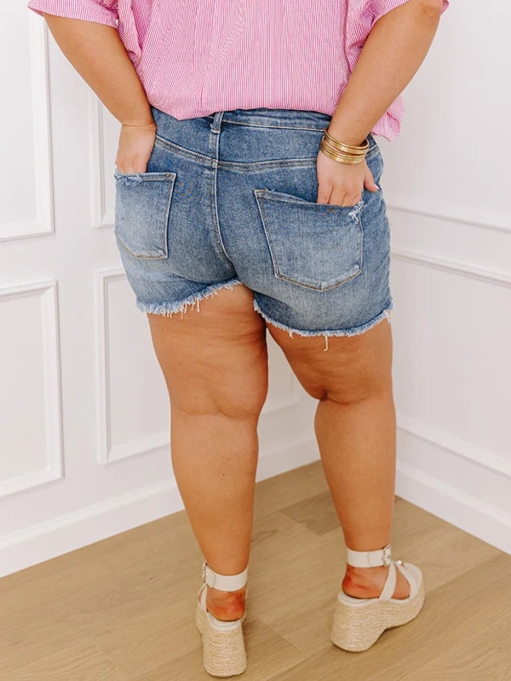 PLUS SIZE RISEN SHORTS - Picture 4 of 4